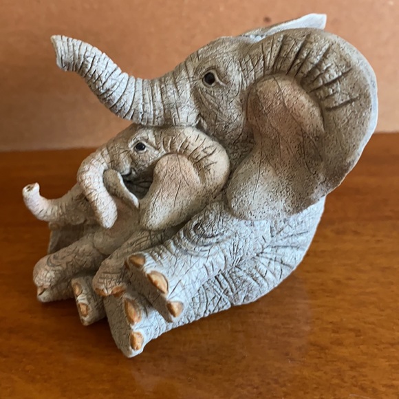 Tuskers Family Tree Elephant Figurine - Picture 4 of 10